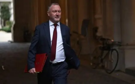 وزير بريطاني يؤكد سلامة المملكة المتحدة ويشدد على عدم الانجرار إلى الحرب