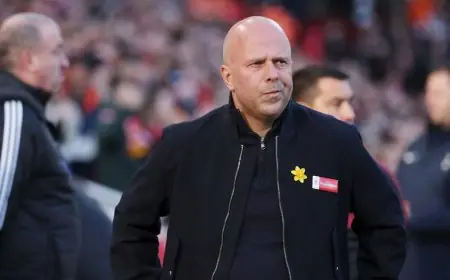 بيب جوارديولا يعزز احتمالية رحيل آرني سلوت مدرب ليفربول إلى بايرن ميونيخ