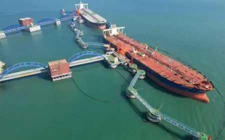 وزير الدفاع الفلبيني يؤكد على أهمية فتح مضيق هرمز بشكل عاجل