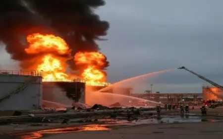 إصابة 6 أشخاص في حرائق أبوظبي بعد تصدي الدفاعات الجوية لصاروخ باليستي فوق مناطق خليفة الاقتصادية