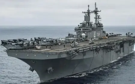 سفينة حربية أمريكية تصل إلى الشرق الأوسط محملة بـ 2500 من مشاة البحرية