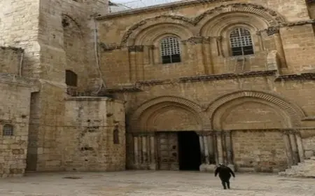 شرطة الاحتلال الإسرائيلي تمنع بطريرك القدس للاتين من الوصول إلى كنيسة القيامة