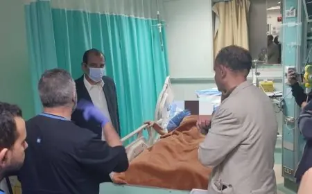 نائب وزير الصحة يمنح مكافأة لمستشفى زايد التخصصي ويبدأ التحقيق مع إدارة المركزي