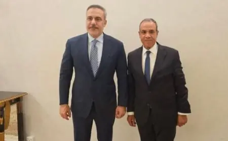 وزير الخارجية يبحث تعزيز العلاقات الثنائية مع نظيره التركي في إسلام آباد