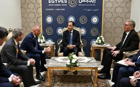 رئيس الوزراء يؤكد على التزام الحكومة بتوفير بيئة استثمارية جاذبة في قطاعي الغاز والبترول