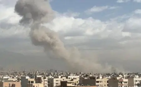 إصابة امرأة وحريق كبير في وسط إسرائيل إثر هجوم صاروخي إيراني