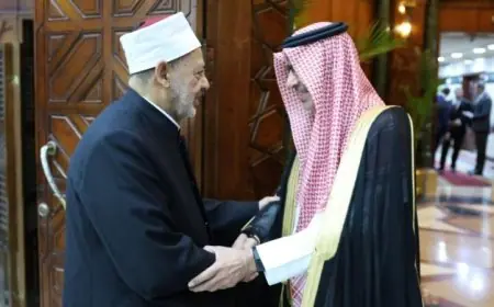 شيخ الأزهر والسفير السعودي يبحثان سبل تعزيز التعاون الثنائي في مجالات عدة