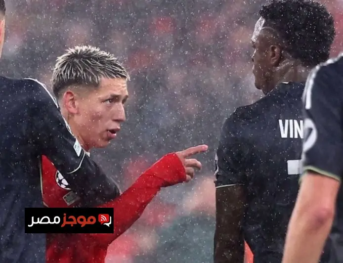 إنفانتينو ينبه اللاعبين إلى أن تغطية الفم قد تؤدي إلى بطاقة حمراء