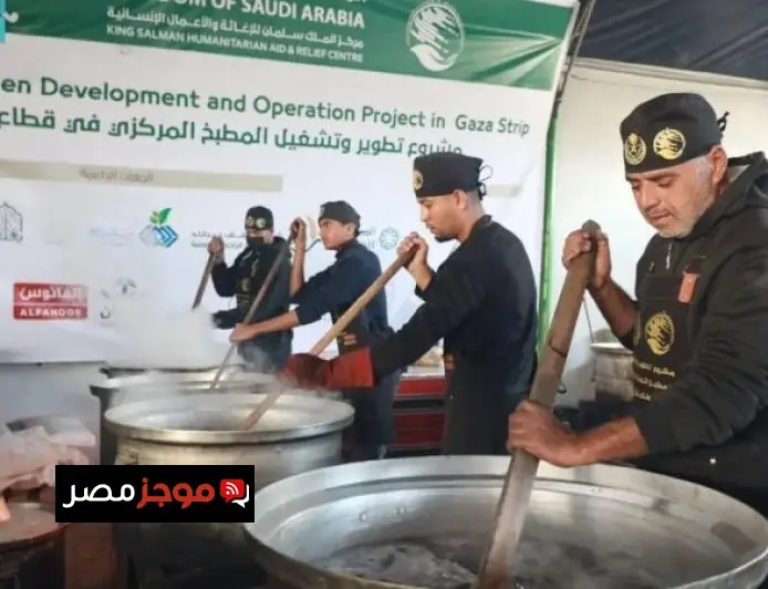 سلمان للإغاثة تواصل جهودها العظيمة بتقديم وجبات يومية لآلاف الأسر النازحة في قطاع غزة