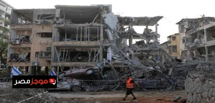 صاروخ يسقط في تل أبيب وتهديد شظايا الصواريخ يطال القدس