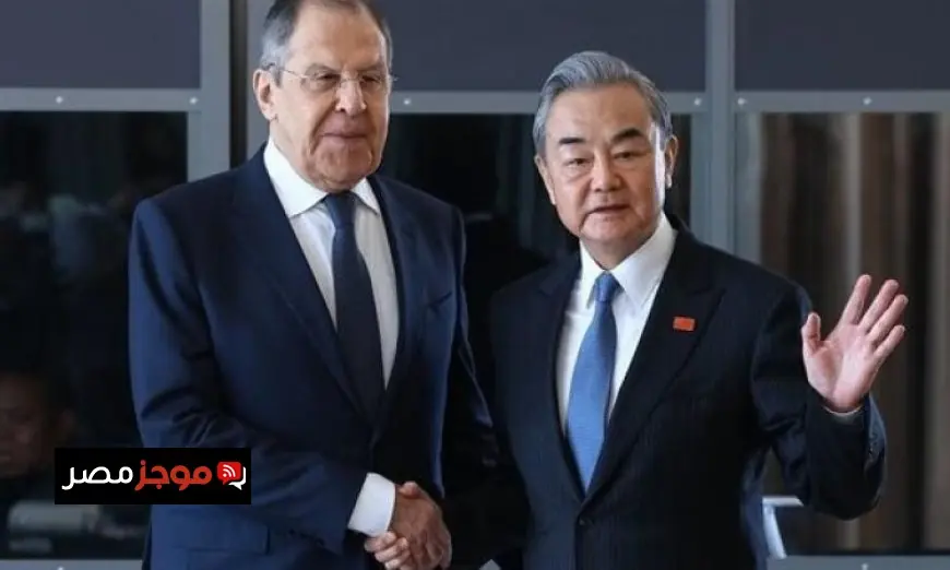 وزير الخارجية الصيني والروسي يناقشان الضربات الأمريكية والإسرائيلية على إيران