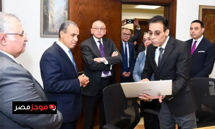 وزير الخارجية يزور خلية عمل القطاع القنصلي لتقييم أحوال الجاليات المصرية في الخارج