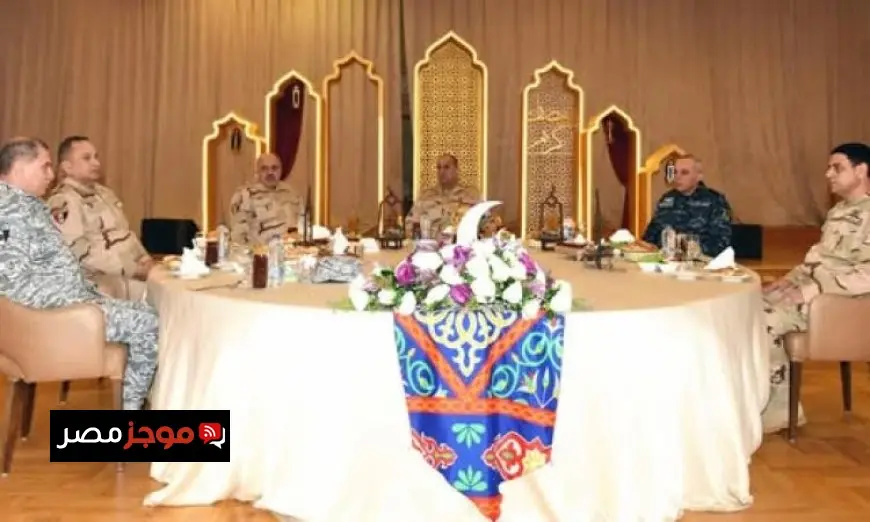 وزير الدفاع يجتمع بمقاتلي القوات البحرية ويشهد فعاليات المنطقة الشمالية العسكرية