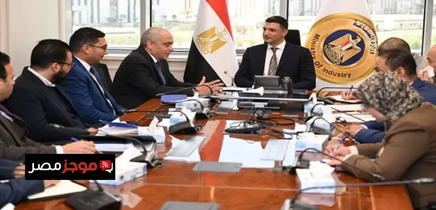 وزير الصناعة يستعرض خطط توسعات بقيمة 480 مليون دولار مع مجموعة العربى في قويسنا الجديدة