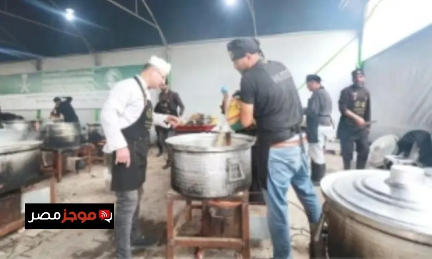 مركز الملك سلمان للإغاثة يواصل تقديم الدعم للنازحين في غزة من خلال توزيع وجبات جاهزة