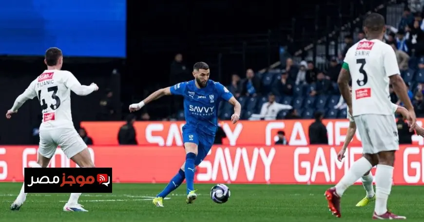 الهلال يتفوق على النجمة بهدف كريم بنزيما في الشوط الأول