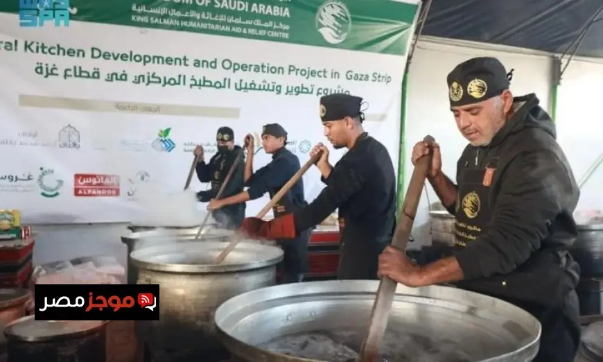 مركز الملك سلمان للإغاثة يوزع أكثر من 24000 وجبة غذائية جاهزة في غزة