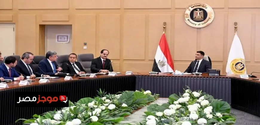 وزير الصناعة يناقش تحديات صناعة السيراميك والبورسلين وطرق تعزيز الإنتاج والتصدير