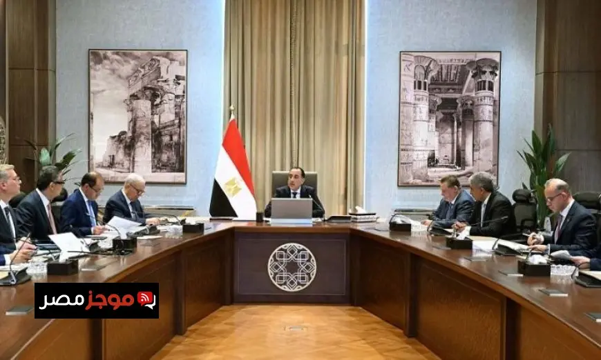 رئيس الوزراء يقود اجتماعًا حيويًا للجنة إدارة الأزمات المركزية