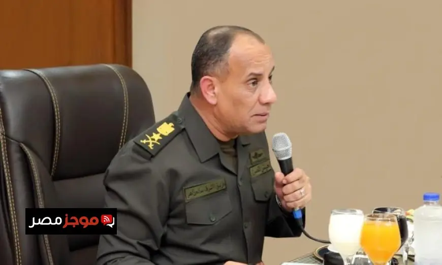 وزير الدفاع يجتمع بقادة الوحدات في الجيشين الثاني والثالث الميدانيين لتعزيز التعاون العسكري