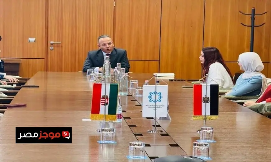 السفير المصري في المجر يلتقي الطلاب المصريين الدارسين في بيتش لتعزيز العلاقات الثقافية