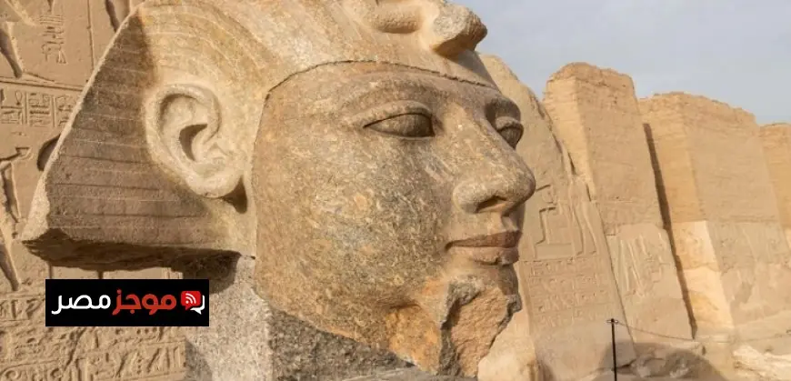 إعادة تأهيل تمثال الملك رمسيس الثاني من الجرانيت داخل معبده في أبيدوس