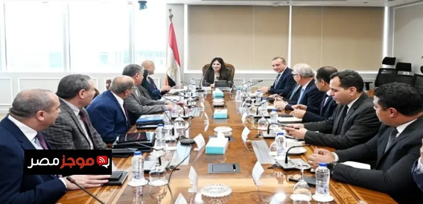 وزيرة الإسكان تراقب تقدم توطين صناعة المهمات لمشروعات مياه الشرب ومعالجة الصرف الصحي