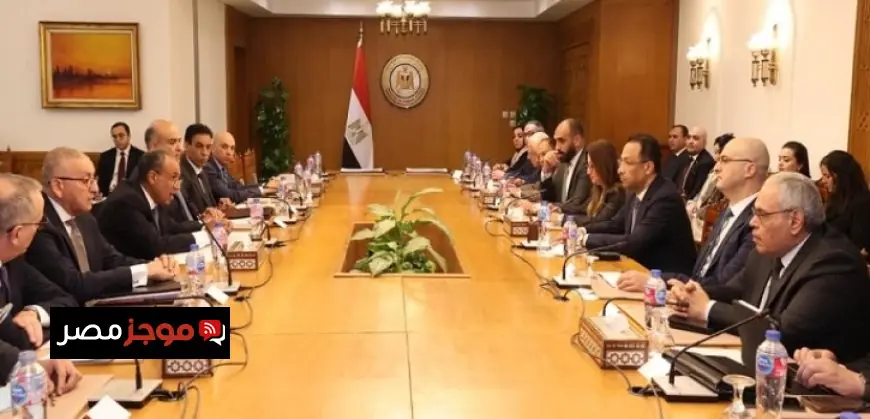 وزير الخارجية ووزير الاتصالات يعقدان اجتماعًا هامًا لتعزيز التعاون في التحول الرقمي وتطوير الخدمات القنصلية