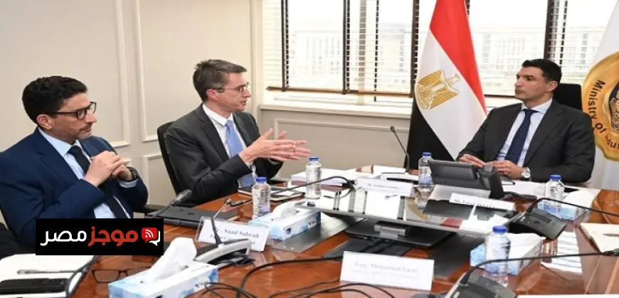 وزير الصناعة يناقش مع وفد البنك الدولي ومؤسسة التمويل الدولية تعزيز دعم المشروعات الصناعية في مصر