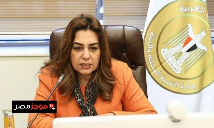 عوض تتواصل مع المحافظين بشأن قرار رئيس الوزراء لإغلاق المحال التجارية