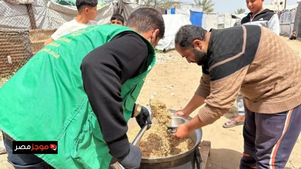 مركز الملك سلمان للإغاثة يوزع أكثر من 24000 وجبة غذائية جاهزة للمتضررين في قطاع غزة