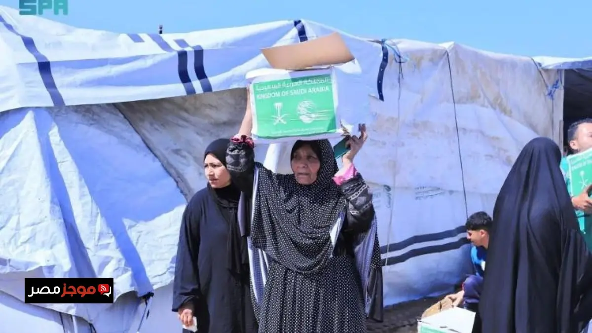 مركز الملك سلمان للإغاثة يقدّم مساعدات غذائية هامة في خان يونس وقطاع غزة