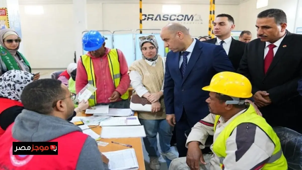 وزير العمل يؤكد التزام الدولة بتوفير بيئة عمل آمنة وفعالة للعمالة غير المنتظمة في مشروع المترو الجديد بالإسكندرية