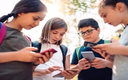 اليونسكو تكشف عن أن 60% من الدول تفرض حظرًا على الهواتف المحمولة في المدارس