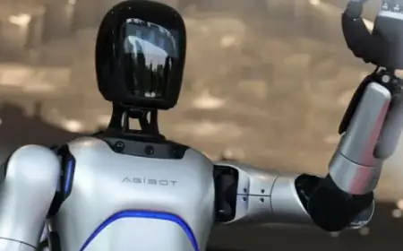 الصين تكشف النقاب عن أول روبوت بشري يقوده عقل ذكاء اصطناعي من الفضاء