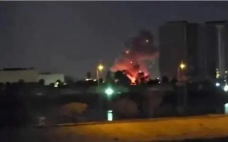 غارة جوية تهاجم مبنى السفارة الأمريكية السابقة في إيران وتثير القلق الدولي