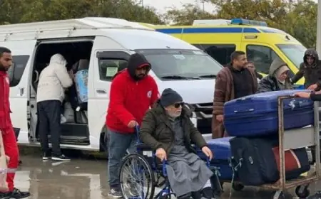 دفعة جديدة من العائدين إلى قطاع غزة تصل إلى ميناء رفح البري بشمال سيناء