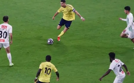 النصر يهز شباك النجمة بهدفين في اللحظات الأخيرة من الشوط الأول