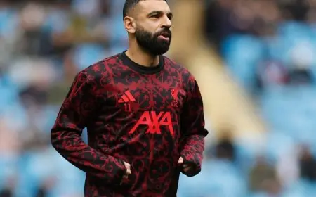 المنسق الإعلامي لمنتخب مصر ينتقد سلوت بشدة بسبب محمد صلاح