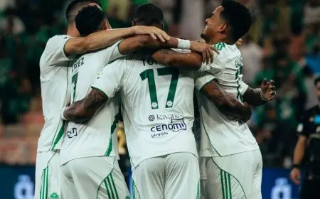 الأهلي يسيطر على ضمك بفضل أداء قوي في الشوط الأول