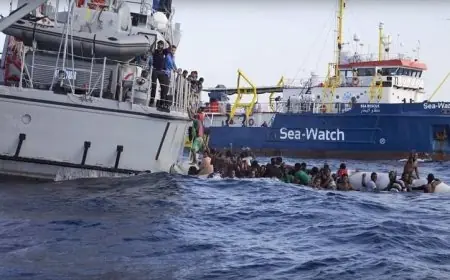 إنقاذ 44 مهاجرا من منصة نفطية مهجورة في البحر المتوسط