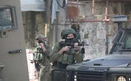 اقتحام شامل لقوات الاحتلال الإسرائيلي في وسط مدينة طولكرم واعتقال شاب فلسطيني