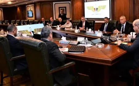 وزير الطيران المدني يترأس اجتماعاً حاسماً للإشراف على الاستعدادات النهائية لموسم الحج 1447هـ