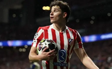 رئيس أتلتيكو مدريد يرد بسخرية على سؤال مصير خوليان ألفاريز في الدوري الإسباني