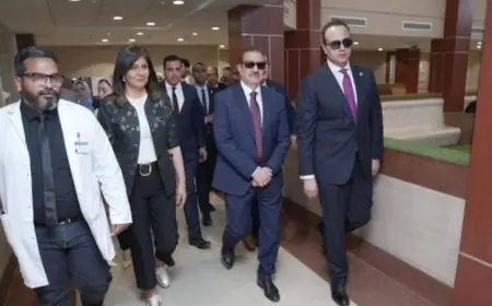 السبكي ومحافظ بورسعيد ونبيلة مكرم يقومون بزيارة ميدانية لمستشفى النصر في بورسعيد