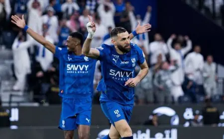 بنزيما يهز الشباك بثلاثية مذهلة في الشوط الأول ضد الهلال والخلود