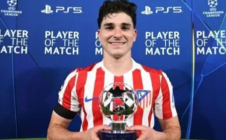 ألفاريز يتألق بهدف مذهل ويحطم الأرقام القياسية في مباراة برشلونة وأتلتيكو مدريد بدوري الأبطال