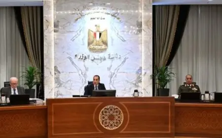 رئيس الوزراء يعلن تمديد ساعات العمل للمحال لتغلق الساعة 11 مساء بدلاً من 9 حتى نهاية أبريل