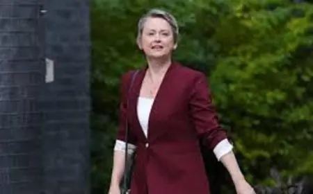 بريطانيا تتصدى لفرض رسوم مرور جديدة عبر مضيق هرمز