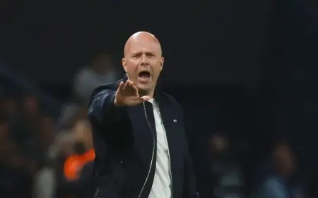 آرني سلوت يعبّر عن تقديره للدعم القوي من ليفربول وجماهيره رغم النتائج السلبية